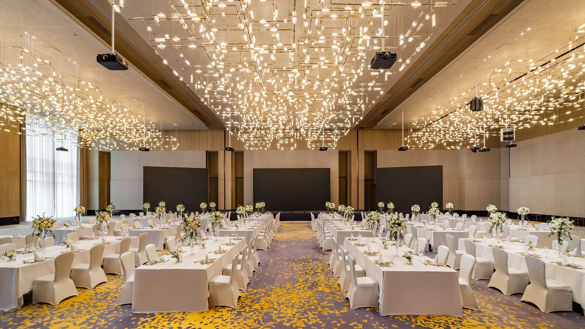 Hilton Garden Inn Shenzhen World Exhibition & Convention Center 4*,