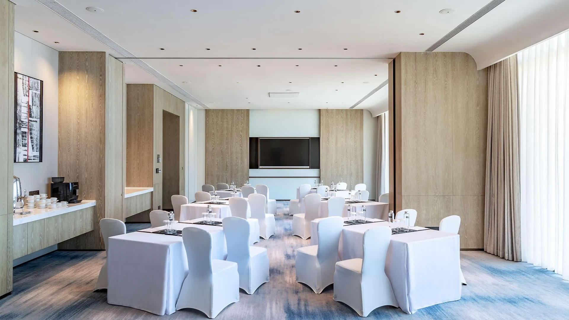 Hilton Garden Inn Shenzhen World Exhibition & Convention Center 4*,